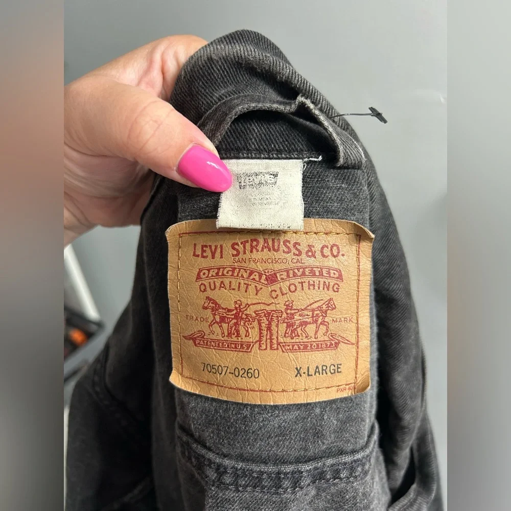 SOLD DO NOT BUY Levi’s washed black trucker jean jacket - Picture 6 of 8